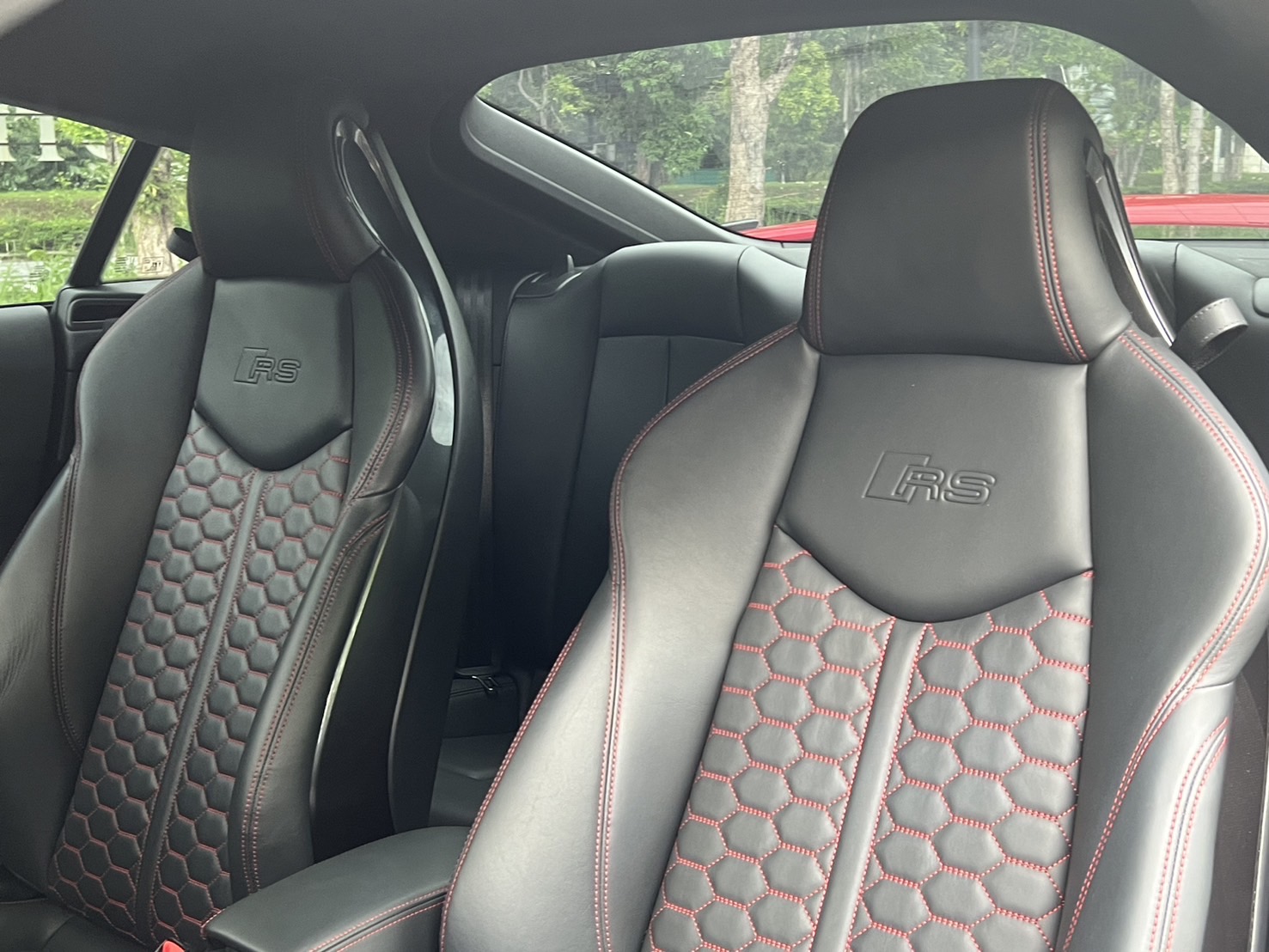 2022 Audi TTRS Quattro coupe สีแดง (รูปที่ 2)
