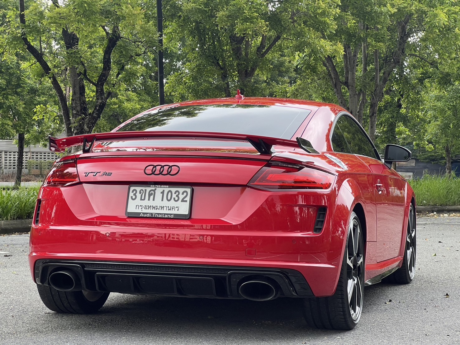 2022 Audi TTRS Quattro coupe สีแดง (รูปที่ 10)