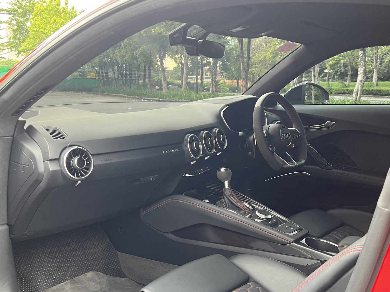 2022 Audi TTRS Quattro coupe สีแดง (รูปที่ 3)