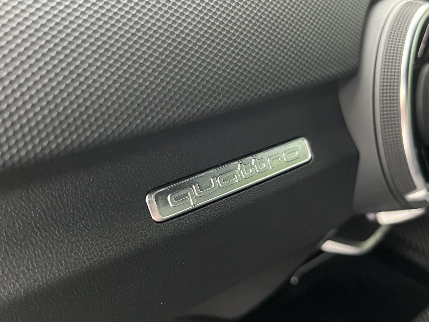 2022 Audi TTRS Quattro coupe สีแดง (รูปที่ 6)