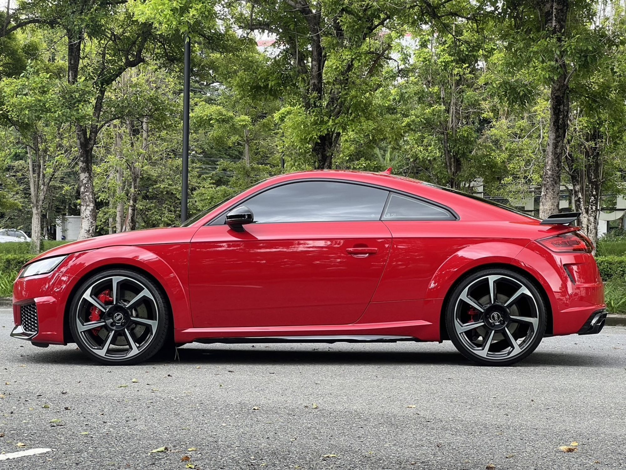2022 Audi TTRS Quattro coupe สีแดง (รูปที่ 9)