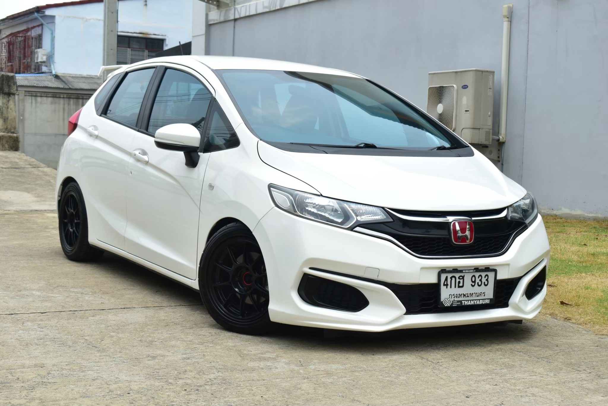 Honda Jazz Gk 1.5V+ เครื่องยนต์: เบนซิน เกียร์:ออโต้ ปี: 2016 สี:ขาว ไมล์: 9x,xxx Km. (รูปที่ 19)