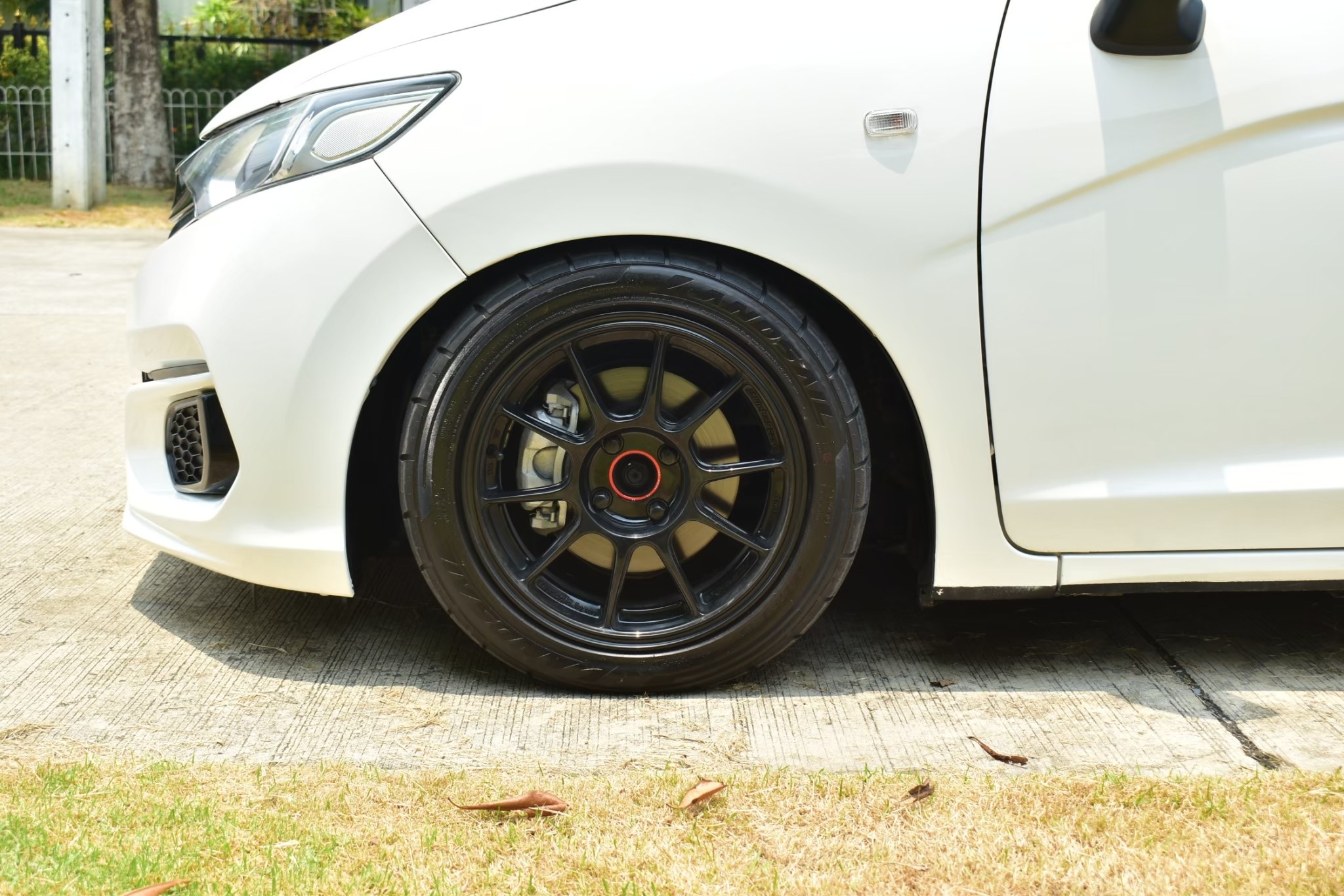 Honda Jazz Gk 1.5V+ เครื่องยนต์: เบนซิน เกียร์:ออโต้ ปี: 2016 สี:ขาว ไมล์: 9x,xxx Km. (รูปที่ 36)