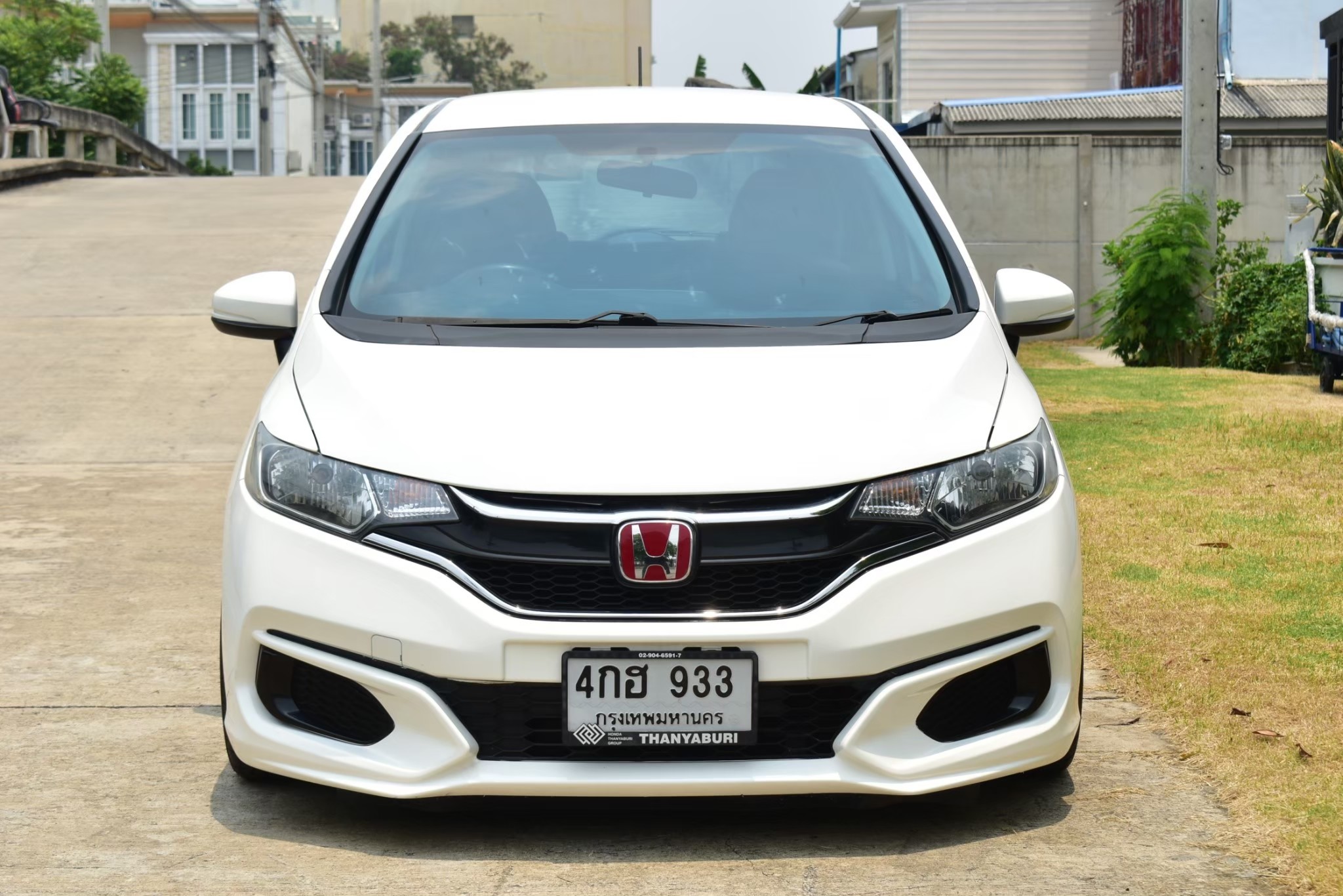 Honda Jazz Gk 1.5V+ เครื่องยนต์: เบนซิน เกียร์:ออโต้ ปี: 2016 สี:ขาว ไมล์: 9x,xxx Km. (รูปที่ 34)