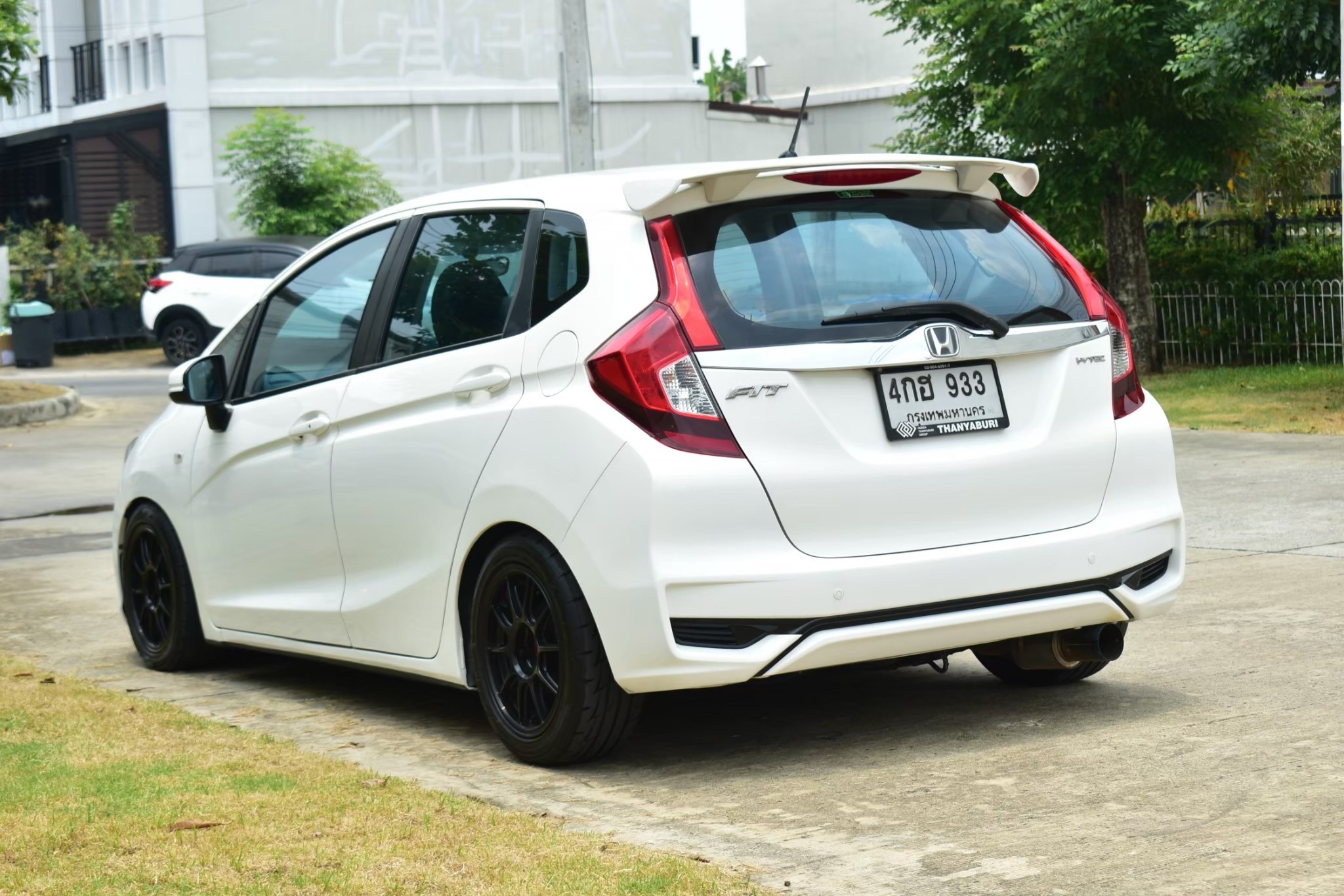 Honda Jazz Gk 1.5V+ เครื่องยนต์: เบนซิน เกียร์:ออโต้ ปี: 2016 สี:ขาว ไมล์: 9x,xxx Km. (รูปที่ 13)