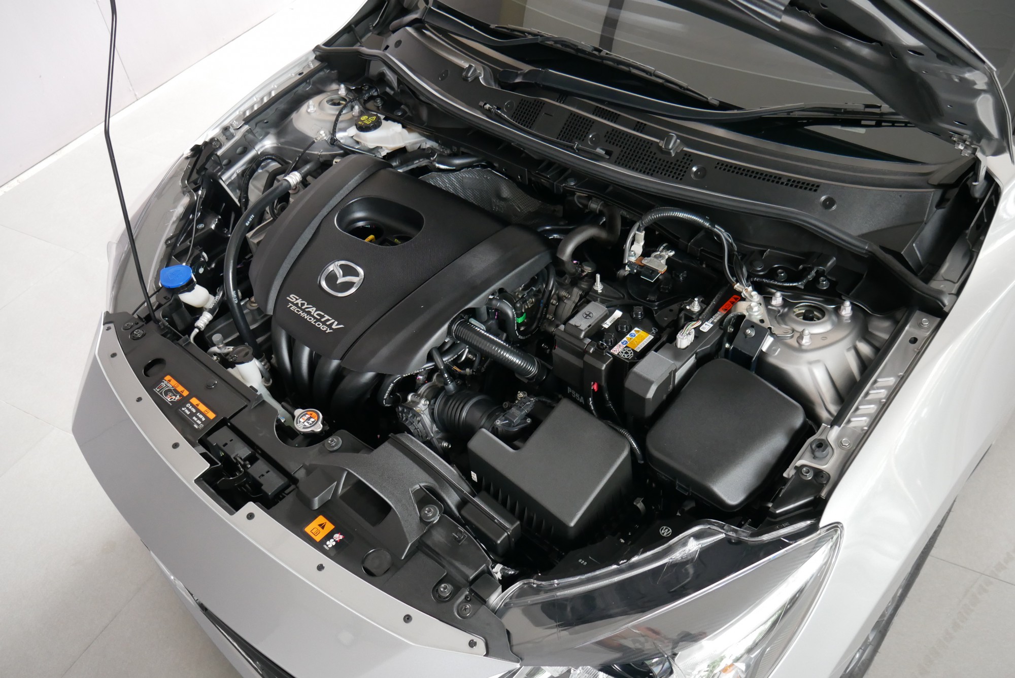 MAZDA 2 SKYACTIV SEDAN 1.3  HIGHT CONNECT AT  ปี 2018 สีเทา (รูปที่ 4)