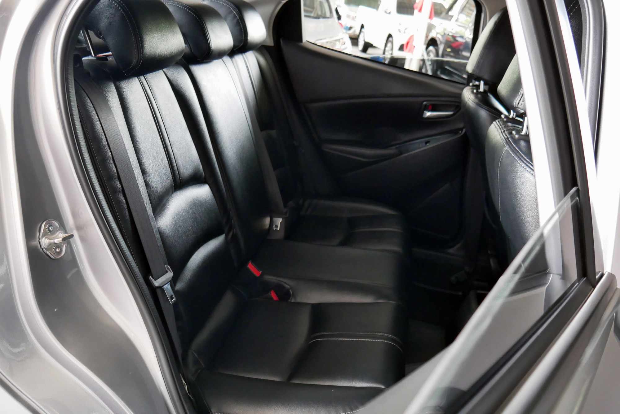 MAZDA 2 SKYACTIV SEDAN 1.3  HIGHT CONNECT AT  ปี 2018 สีเทา (รูปที่ 13)