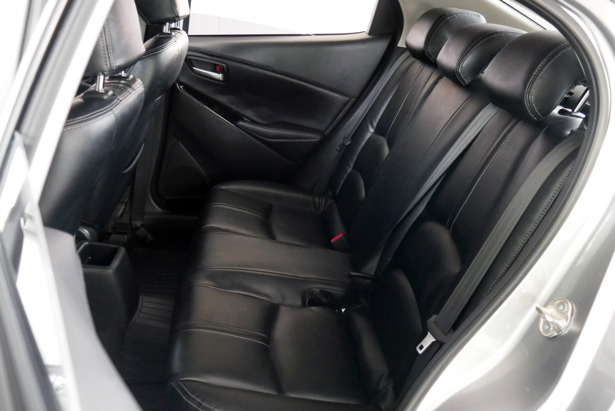 MAZDA 2 SKYACTIV SEDAN 1.3  HIGHT CONNECT AT  ปี 2018 สีเทา (รูปที่ 14)