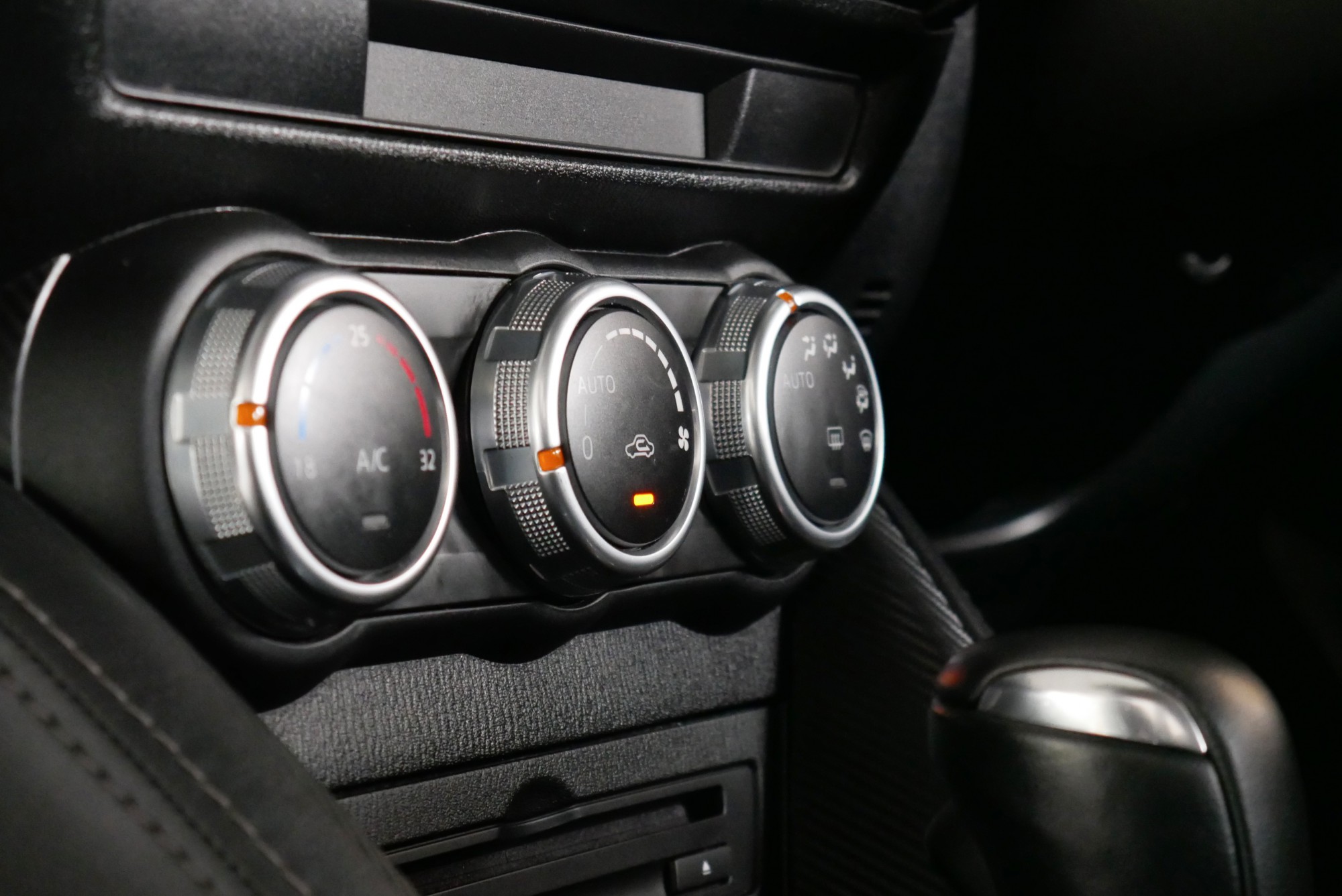 MAZDA 2 SKYACTIV SEDAN 1.3  HIGHT CONNECT AT  ปี 2018 สีเทา (รูปที่ 9)