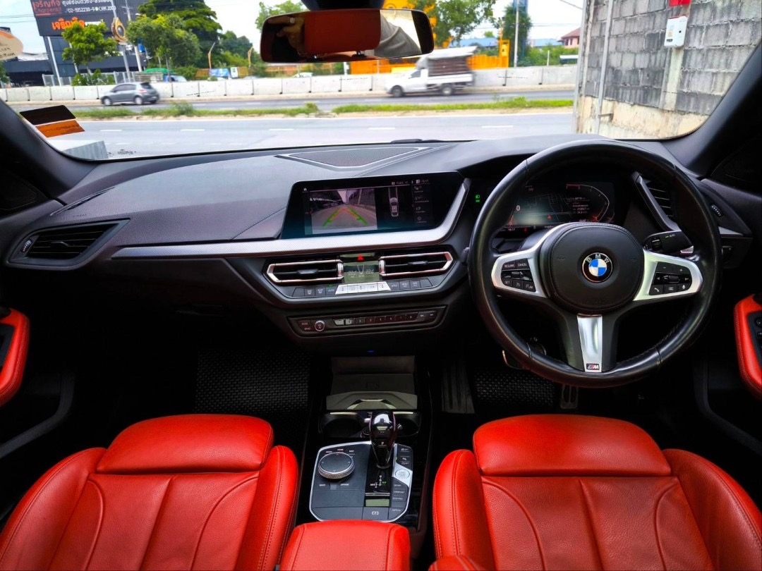 2023 BMW 220i Grand Coupe M SPORT สีขาว (รูปที่ 9)