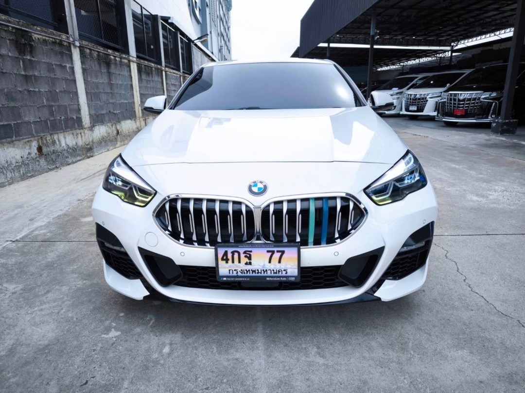 2023 BMW 220i Grand Coupe M SPORT สีขาว (รูปที่ 2)