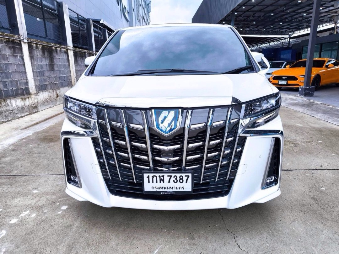 2022 Toyota Alphard สีขาว (รูปที่ 2)
