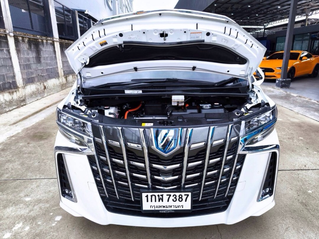 2022 Toyota Alphard สีขาว (รูปที่ 4)