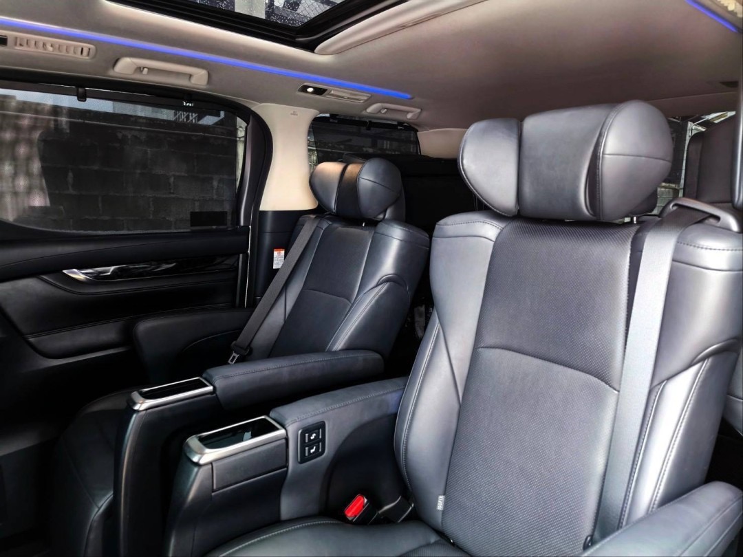 2022 Toyota Alphard สีขาว (รูปที่ 6)