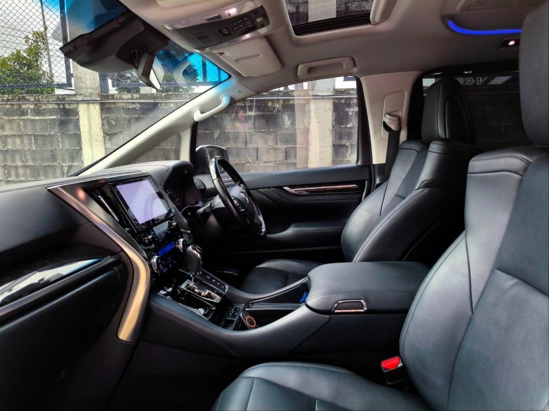 2022 Toyota Alphard สีขาว (รูปที่ 8)