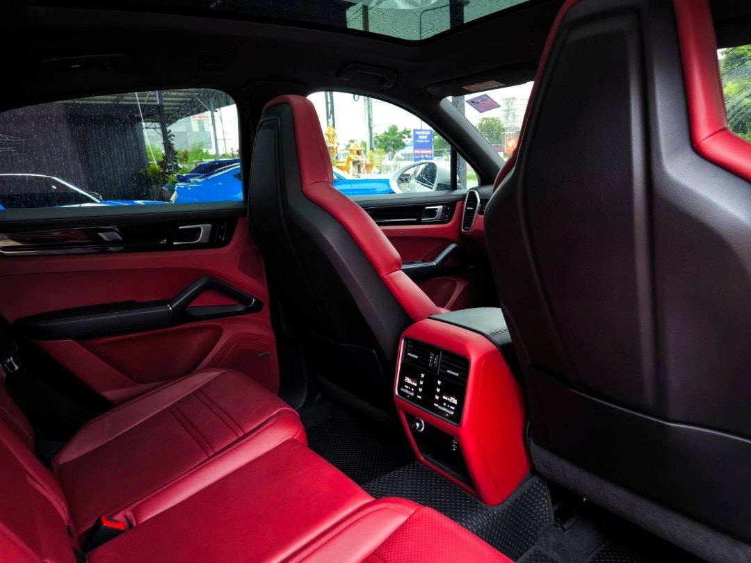 2021 Porsche Cayenne E-Hybrid สีขาว (รูปที่ 10)