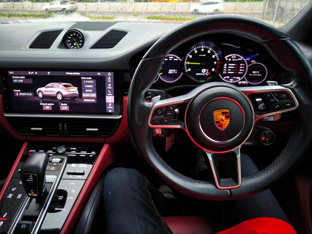 2021 Porsche Cayenne E-Hybrid สีขาว (รูปที่ 9)