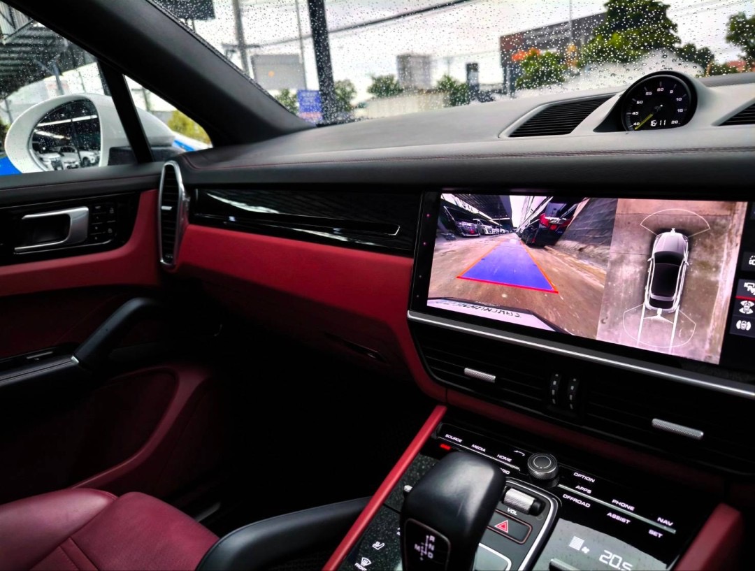 2021 Porsche Cayenne E-Hybrid สีขาว (รูปที่ 7)