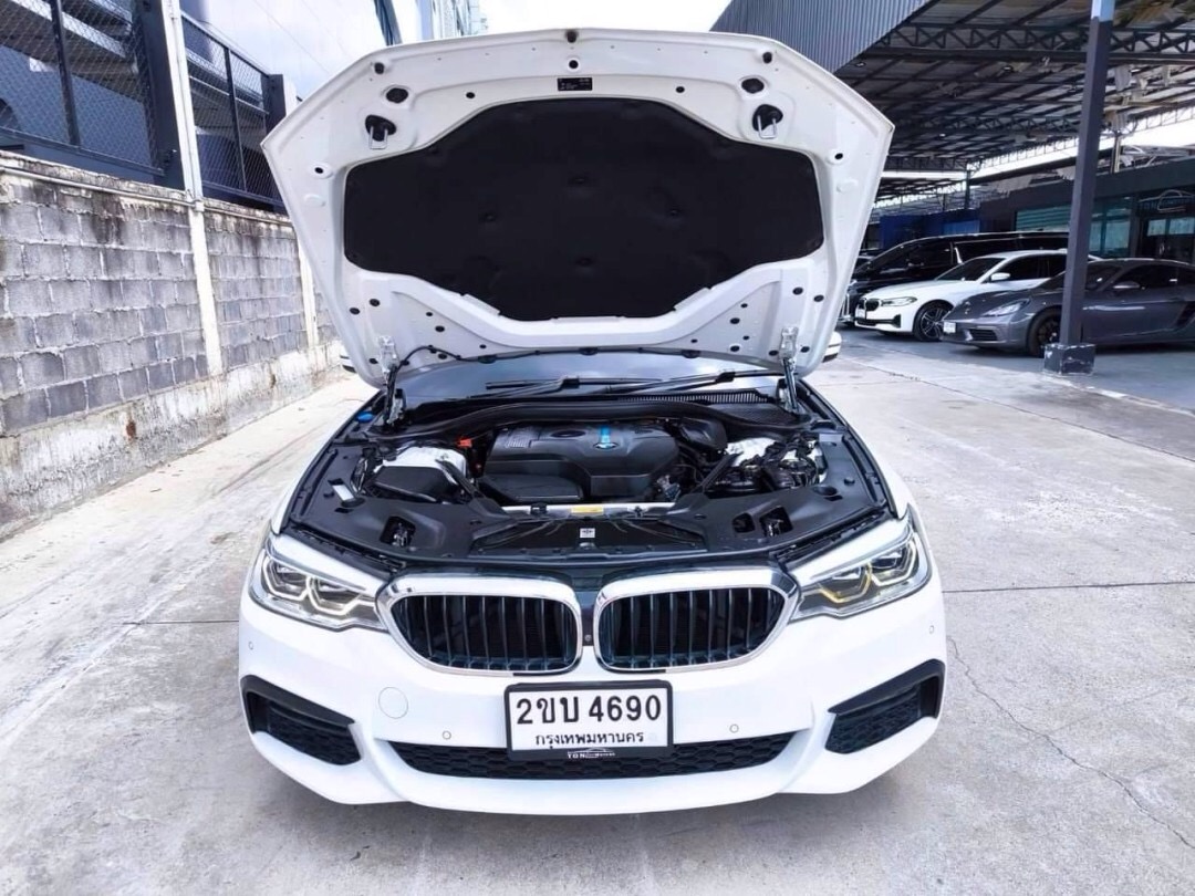 2021 BMW SERIES 530e 2.0 M SPORT สีขาว (รูปที่ 6)