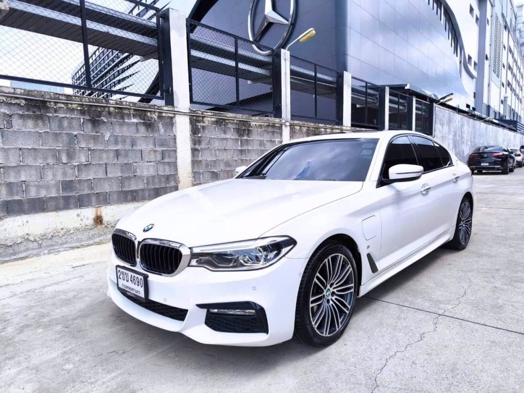 2021 BMW SERIES 530e 2.0 M SPORT สีขาว (รูปที่ 2)
