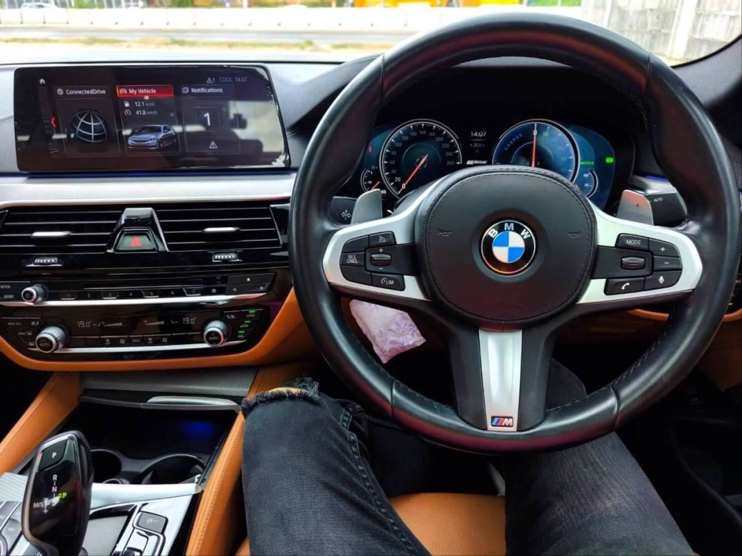 2021 BMW SERIES 530e 2.0 M SPORT สีขาว (รูปที่ 9)