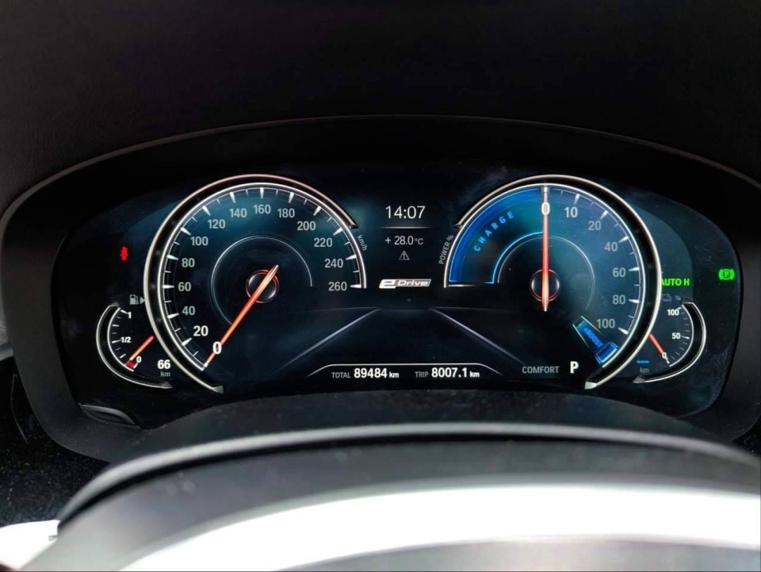 2021 BMW SERIES 530e 2.0 M SPORT สีขาว (รูปที่ 3)