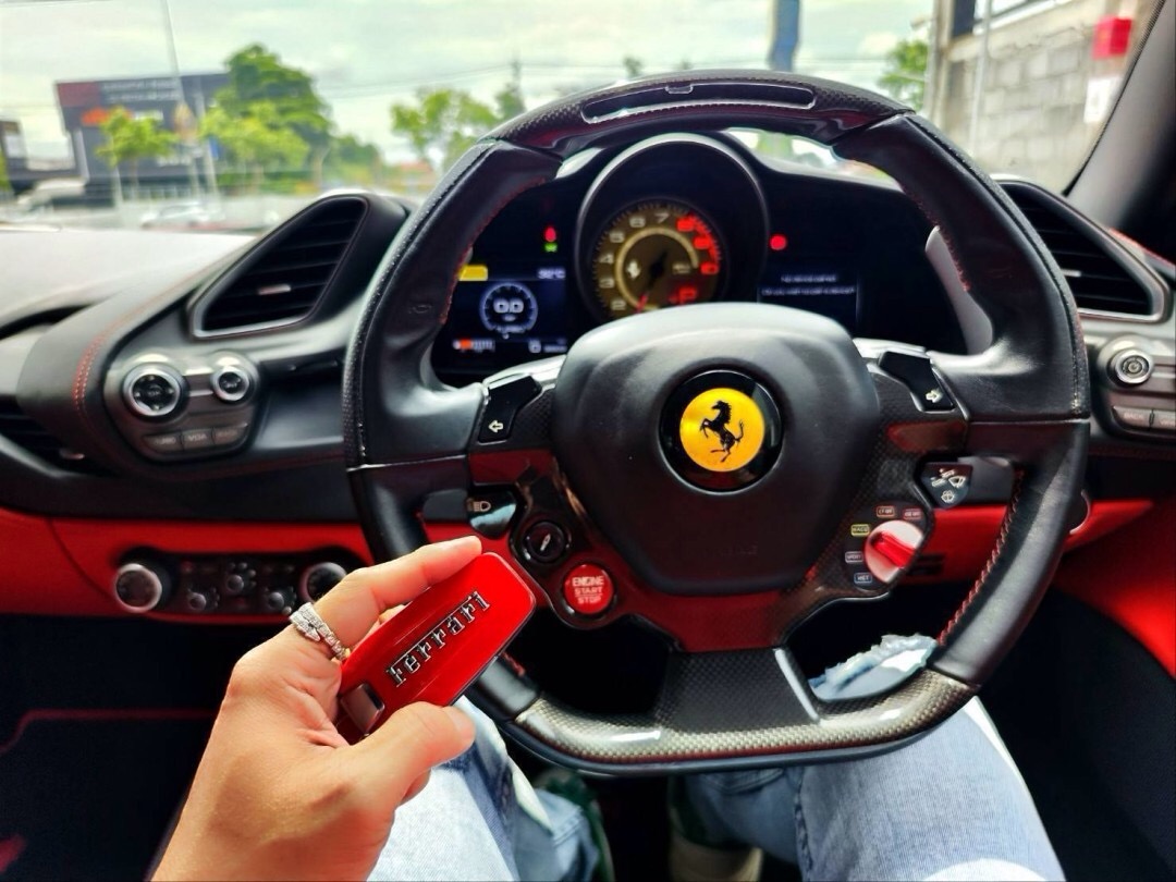 2017 Ferrari 488 GTB สีแดง (รูปที่ 5)