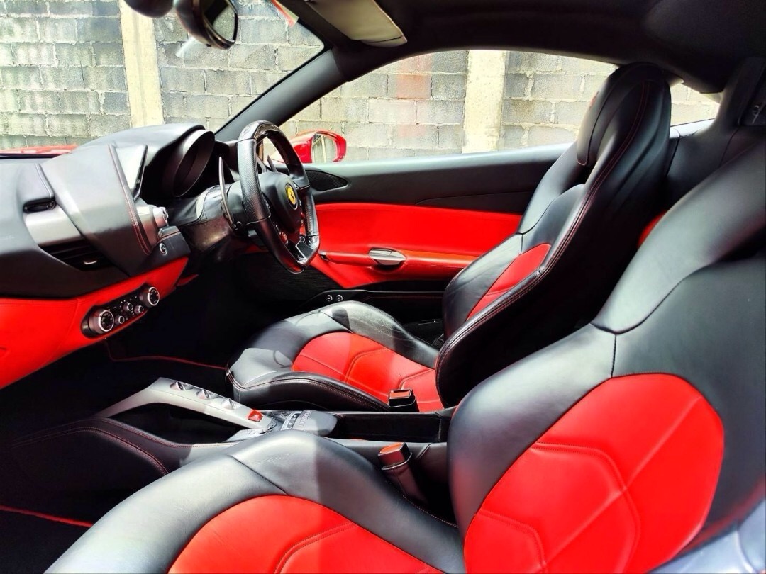 2017 Ferrari 488 GTB สีแดง (รูปที่ 4)