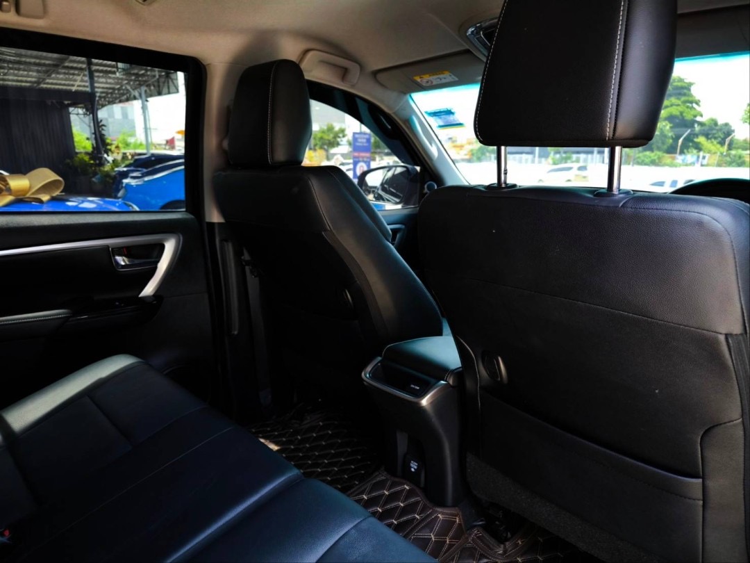 2021 Toyota Fortuner สีดำ (รูปที่ 7)