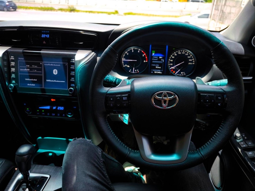 2021 Toyota Fortuner สีดำ (รูปที่ 9)