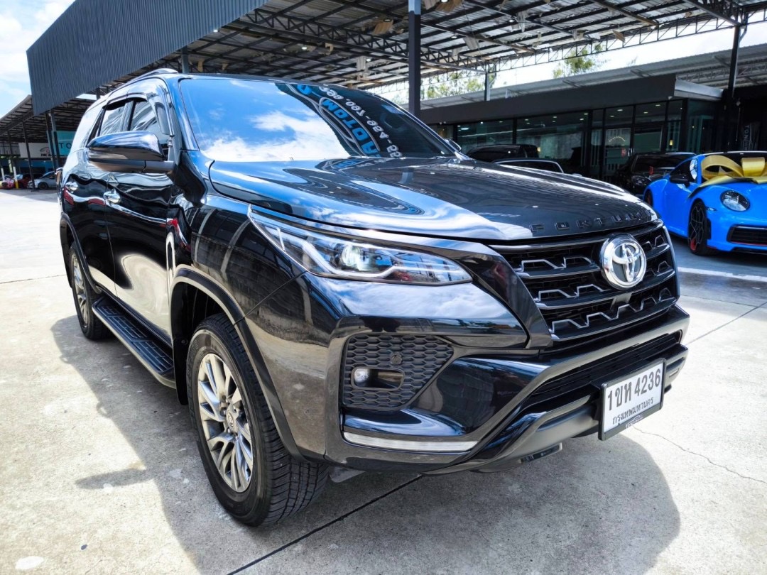 2021 Toyota Fortuner สีดำ (รูปที่ 3)