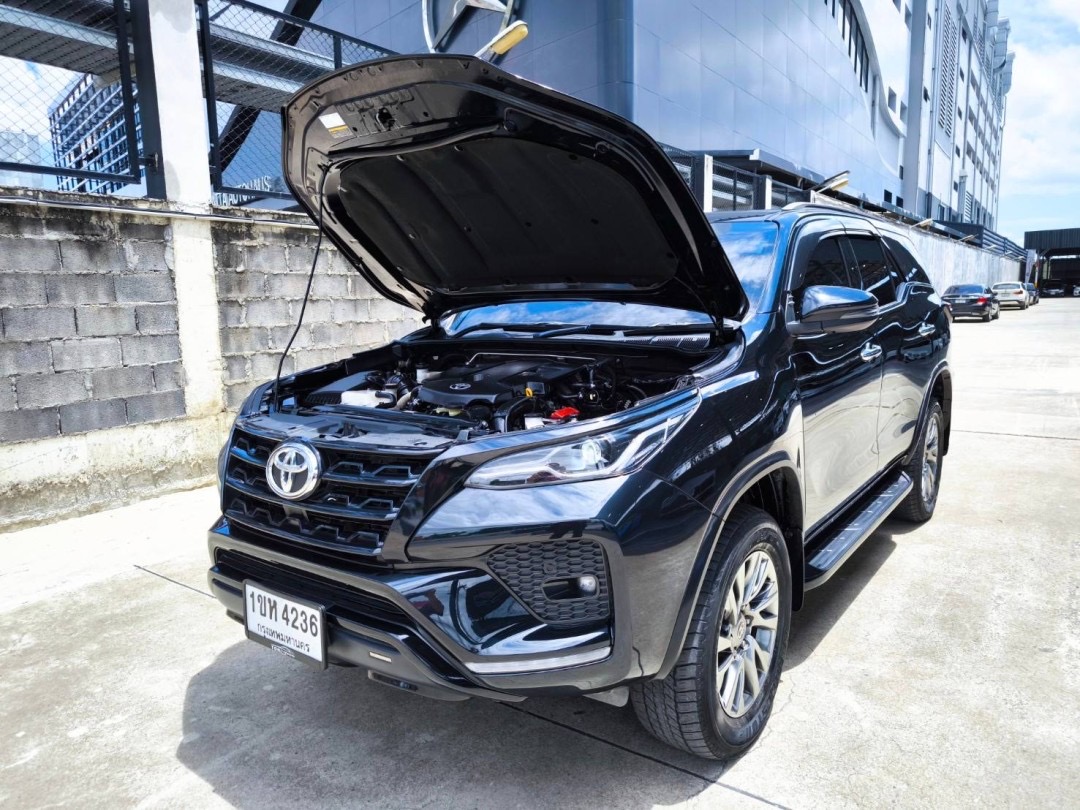 2021 Toyota Fortuner สีดำ (รูปที่ 4)