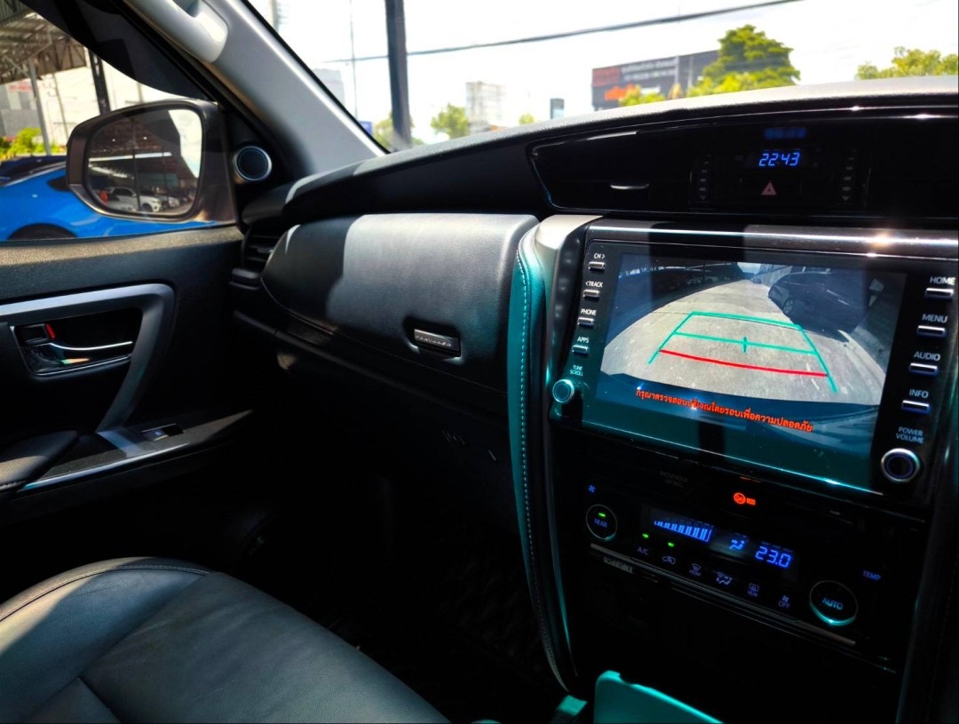 2021 Toyota Fortuner สีดำ (รูปที่ 8)