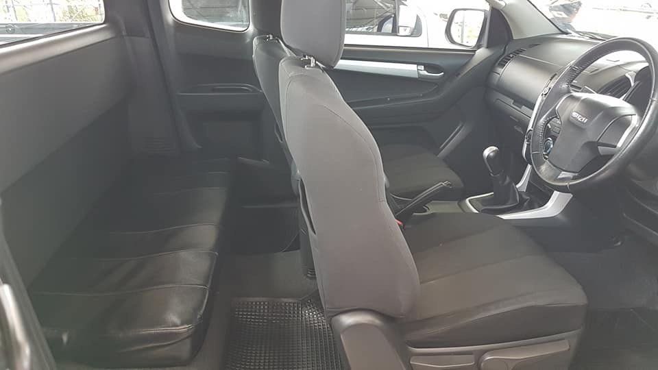 Isuzu D-Max Hi-Lander (Cab) ปี 2015 สีเงิน (รูปที่ 10)