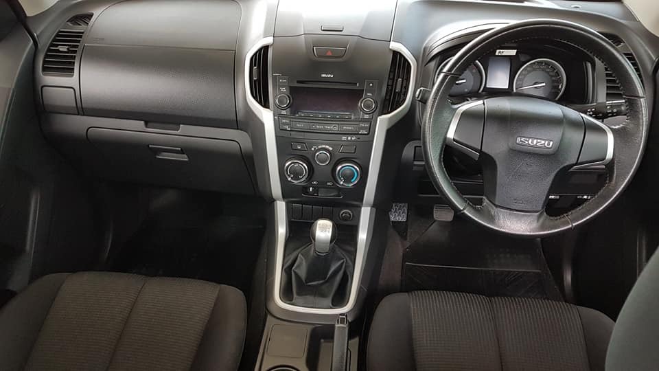 Isuzu D-Max Hi-Lander (Cab) ปี 2015 สีเงิน (รูปที่ 8)
