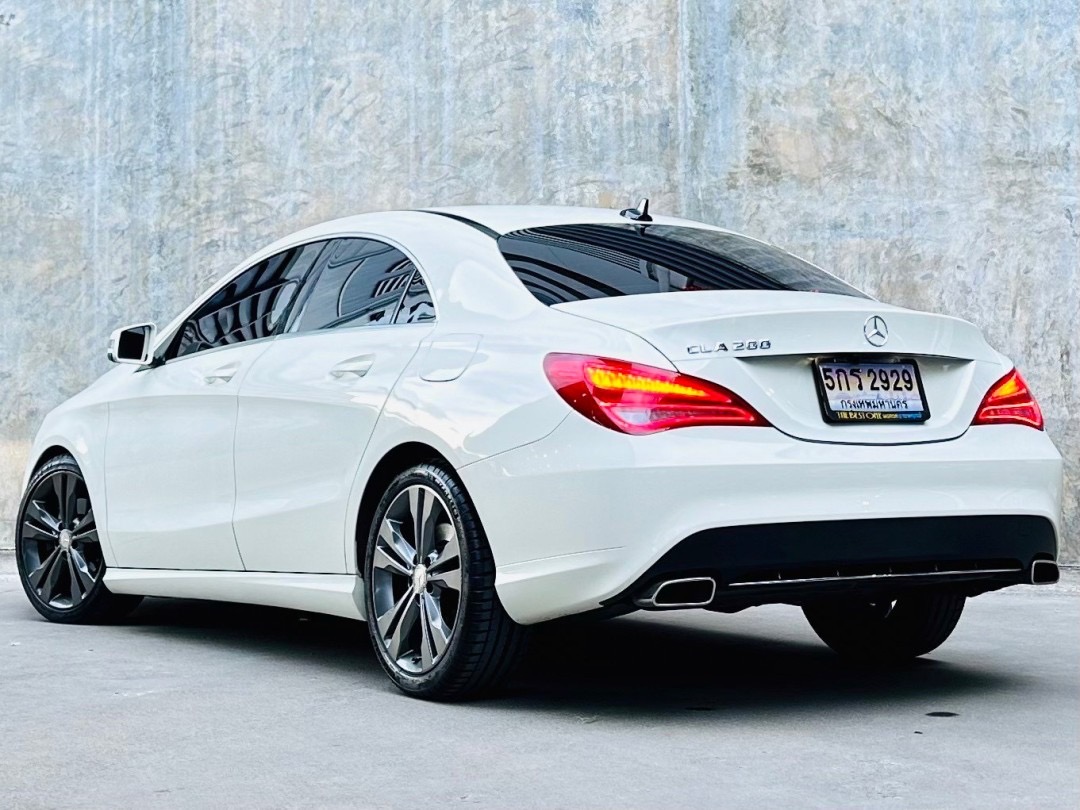 2017 Mercedes-Benz CLA-Class CLA-CLass CLA200 สีขาว (รูปที่ 4)