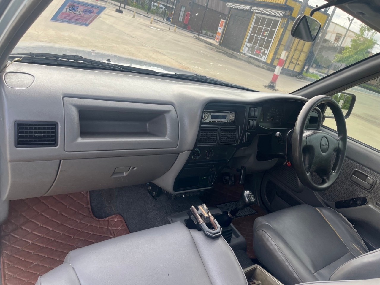 2000 Isuzu Dragon SLX 2.5 สีเทา (รูปที่ 6)