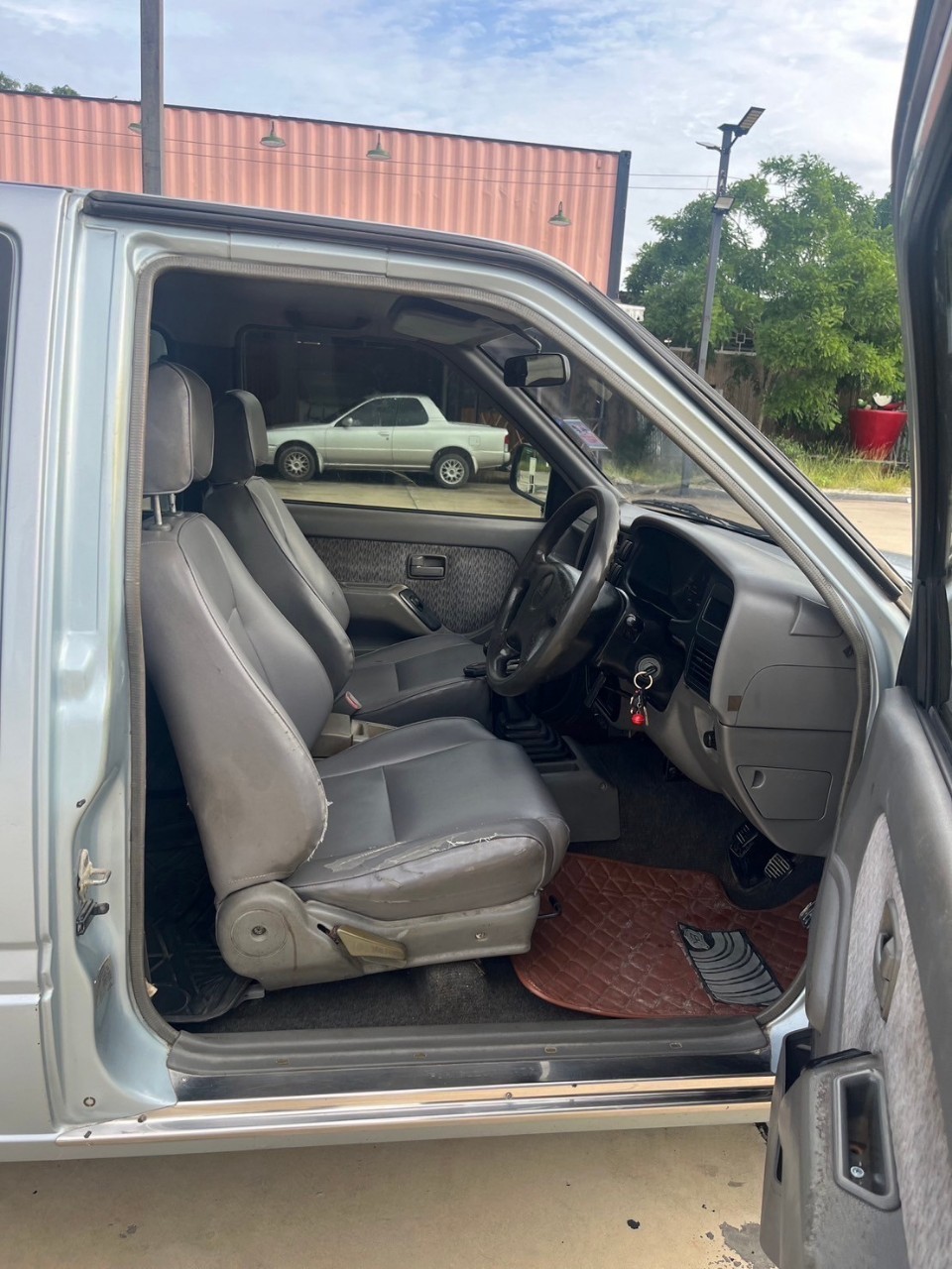 2000 Isuzu Dragon SLX 2.5 สีเทา (รูปที่ 8)