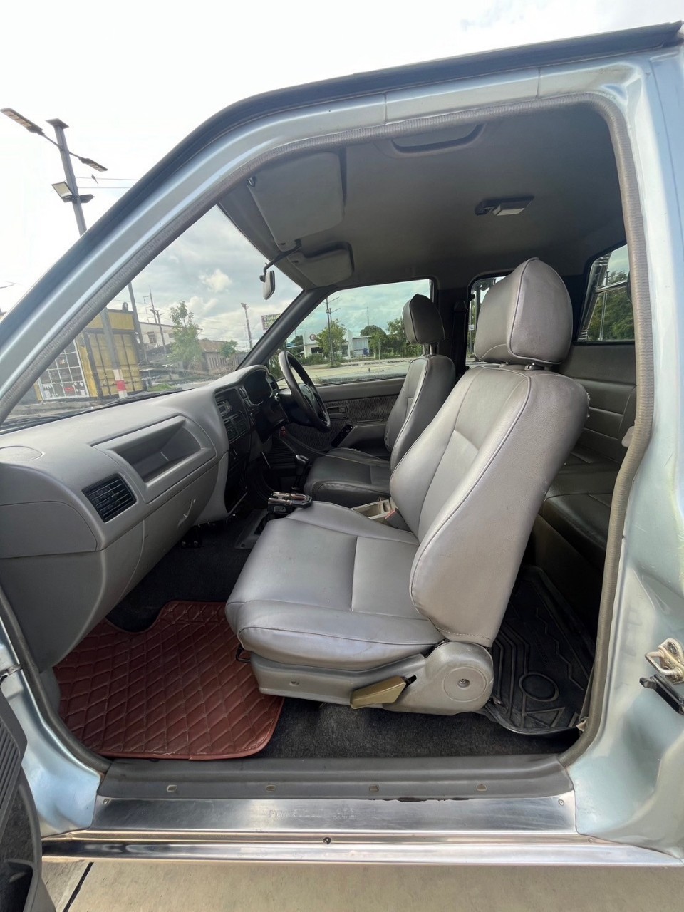 2000 Isuzu Dragon SLX 2.5 สีเทา (รูปที่ 7)