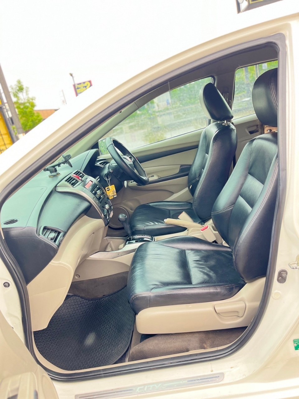 2011 Honda City สีขาว (รูปที่ 7)