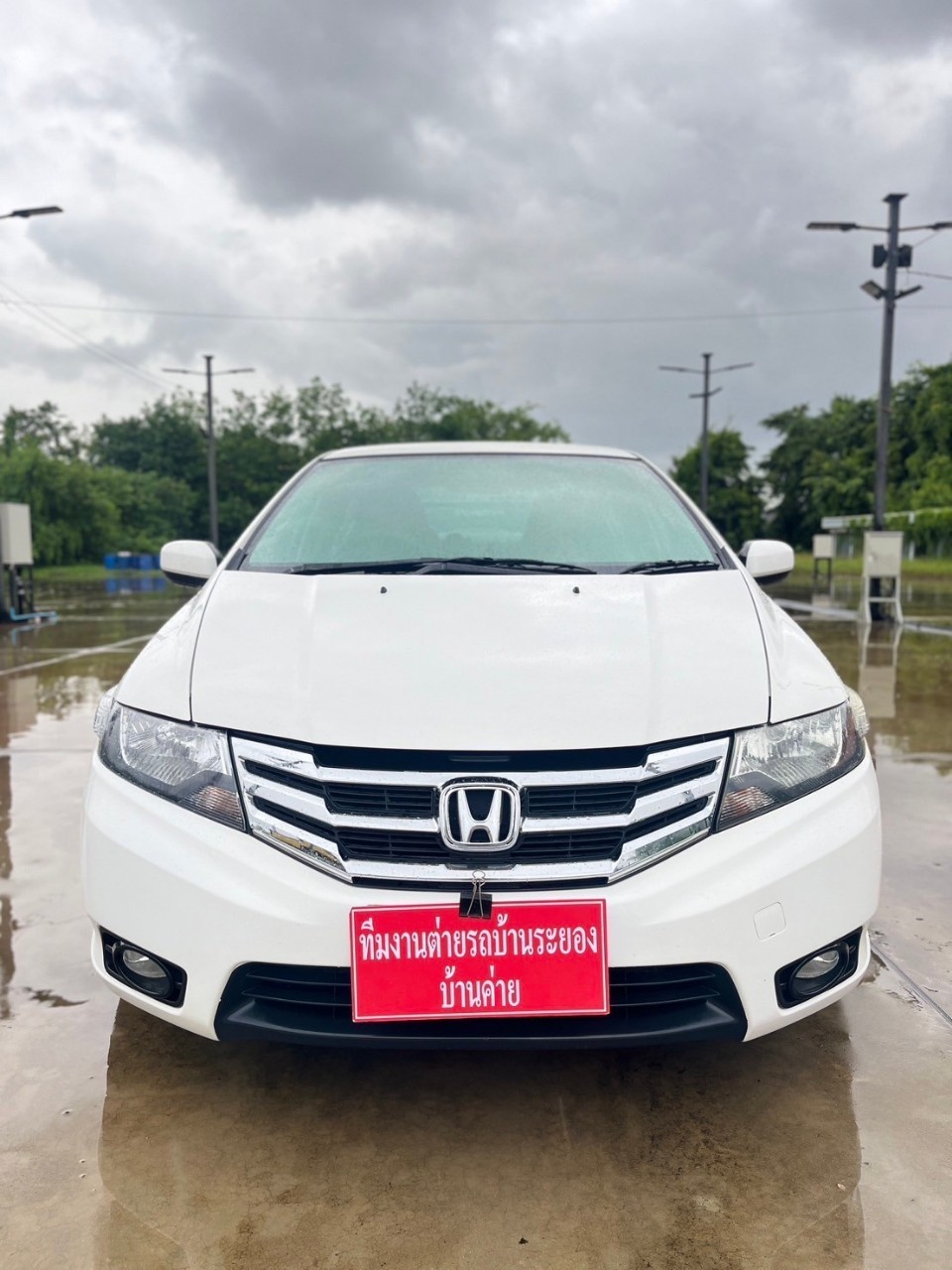 2011 Honda City สีขาว (รูปที่ 2)