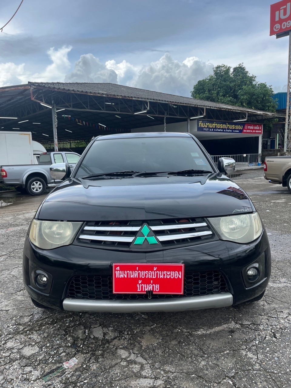 2011 Mitsubishi Triton Mega cab สีดำ (รูปที่ 2)
