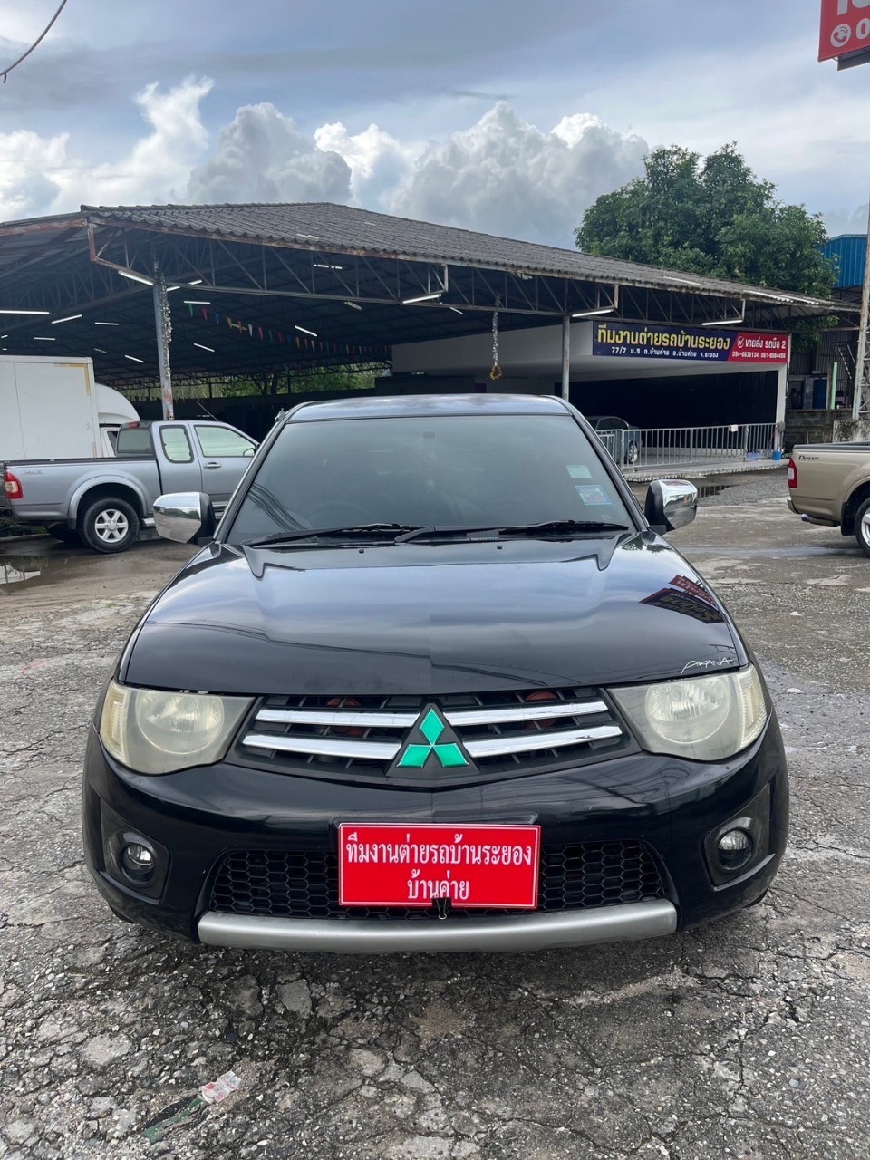 2011 Mitsubishi Triton Mega cab สีดำ (รูปที่ 3)