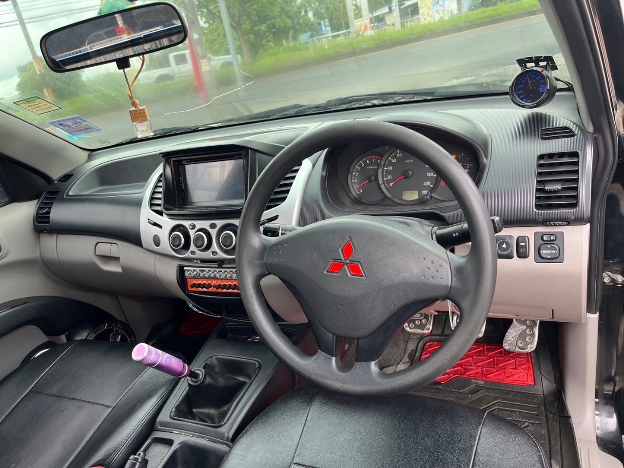 2011 Mitsubishi Triton Mega cab สีดำ (รูปที่ 8)