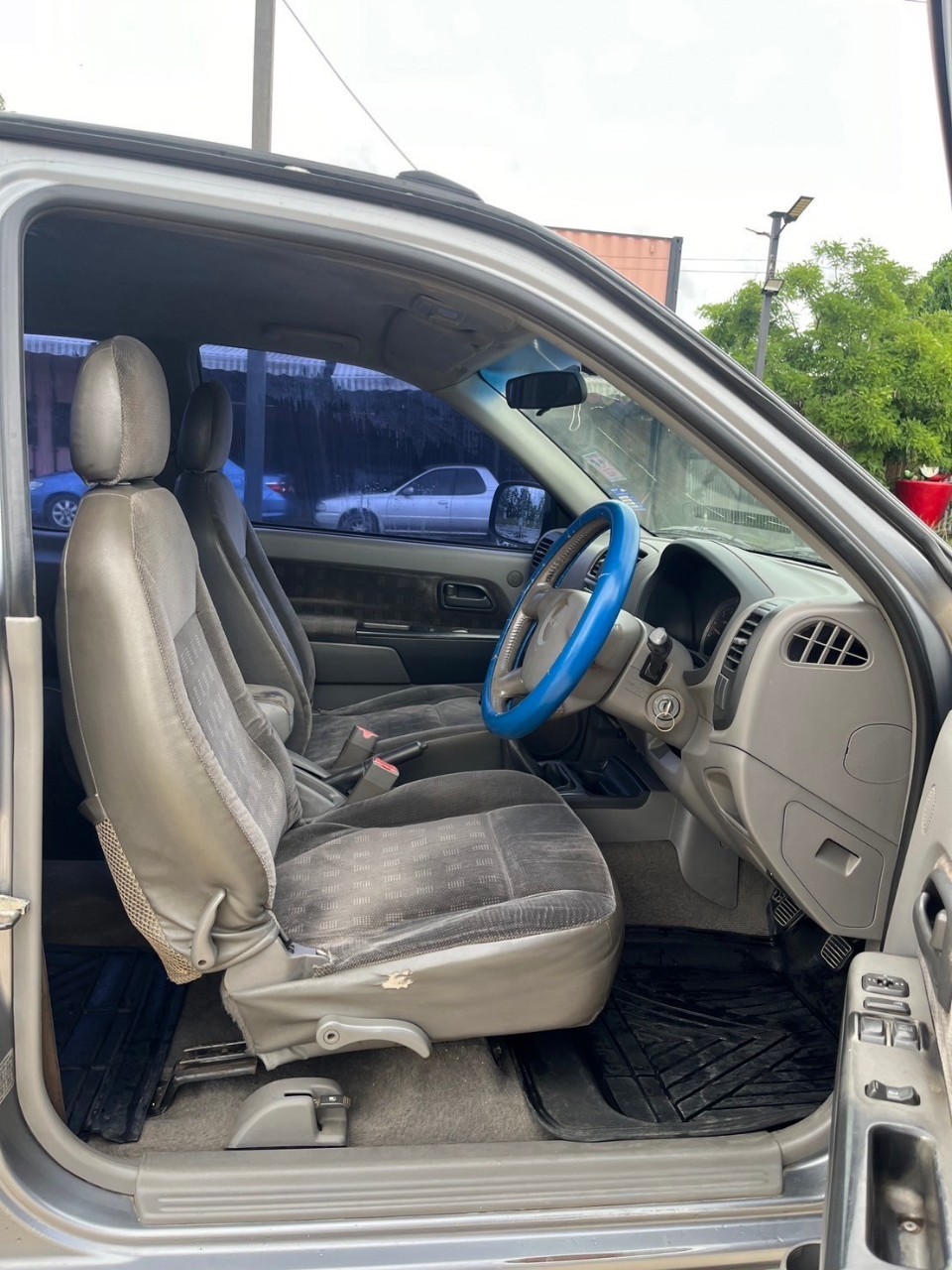 2004 Isuzu D-Max Space Cab สีเทา (รูปที่ 7)