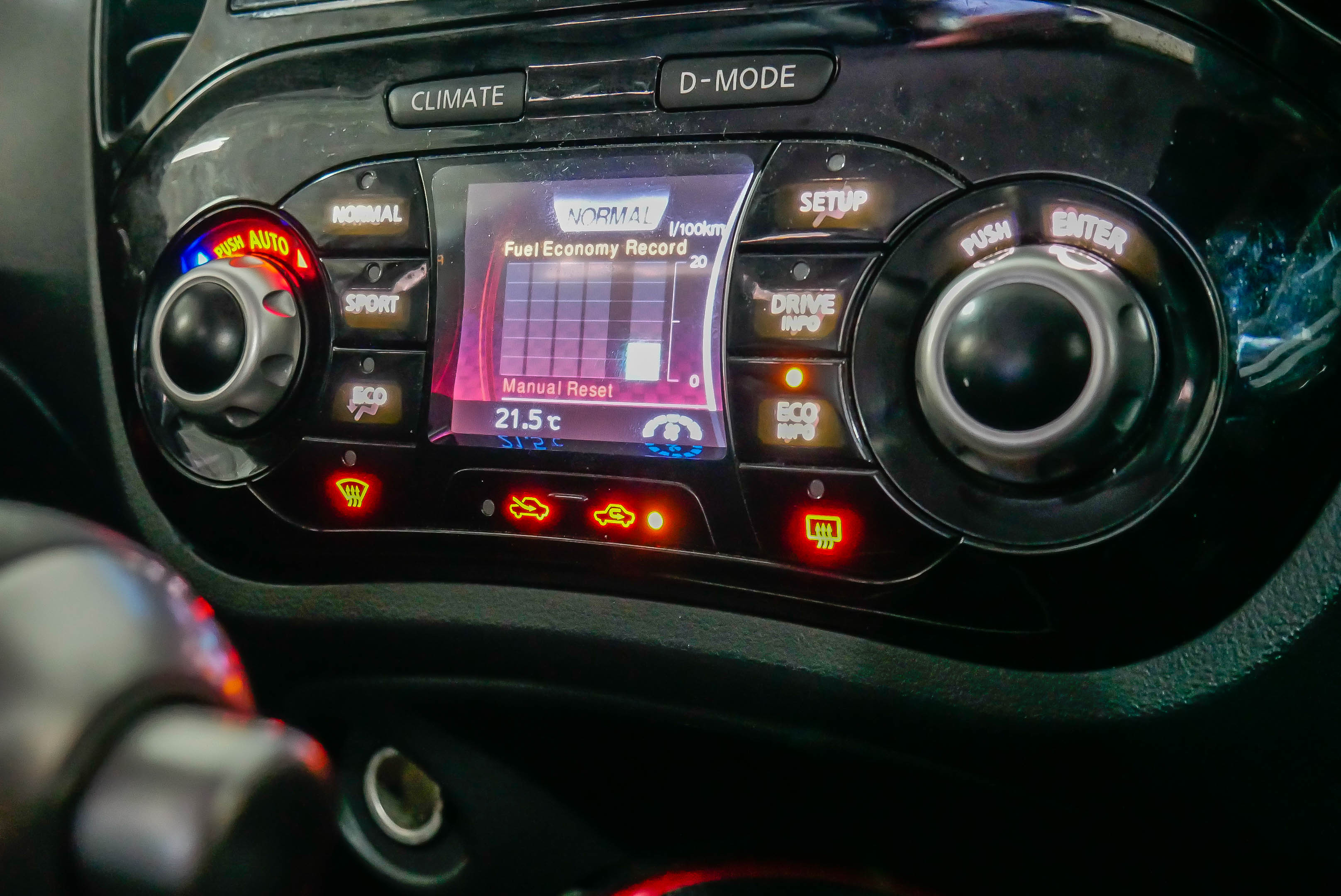 NISSAN JUKE 1.6 V MINOR CHANGE AT ปี2017 สีเงิน 2017 (รูปที่ 5)