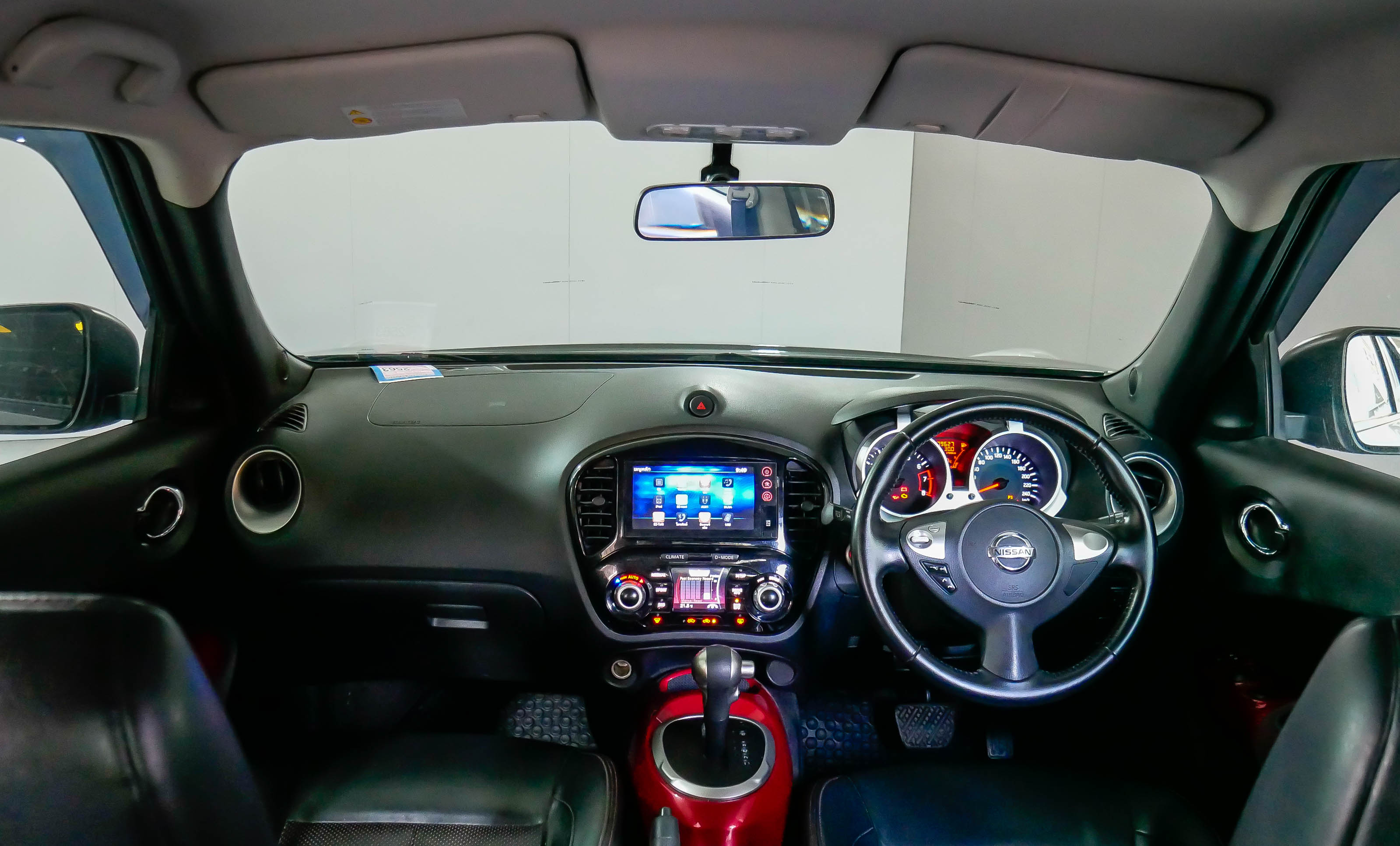 NISSAN JUKE 1.6 V MINOR CHANGE AT ปี2017 สีเงิน 2017 (รูปที่ 4)