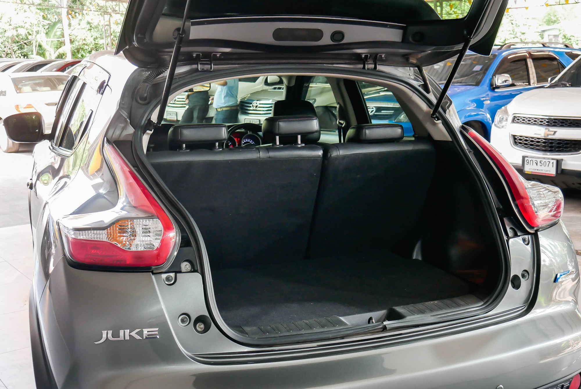 NISSAN JUKE 1.6 V MINOR CHANGE AT ปี2017 สีเงิน 2017 (รูปที่ 21)