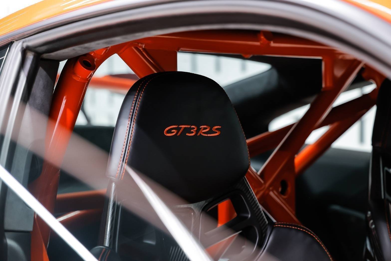 2016 Porsche 911 Carrera GTS สีส้ม (รูปที่ 6)