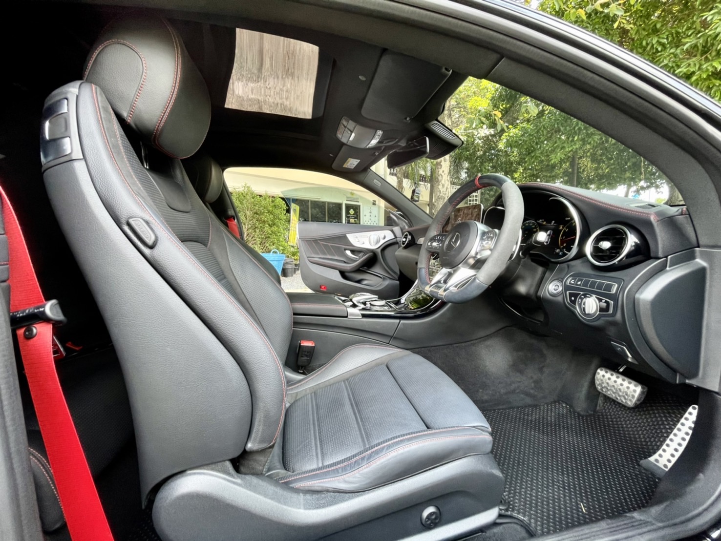 Mercedes Benz AMG C43 Coupe 4MATIC ปี 2021 รถสวย สภาพป้ายแดง (รูปที่ 17)